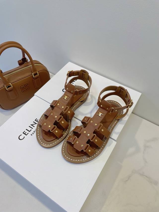 Celine's fairy sandals, try a new style French lazy welding feet, crazy heart! E