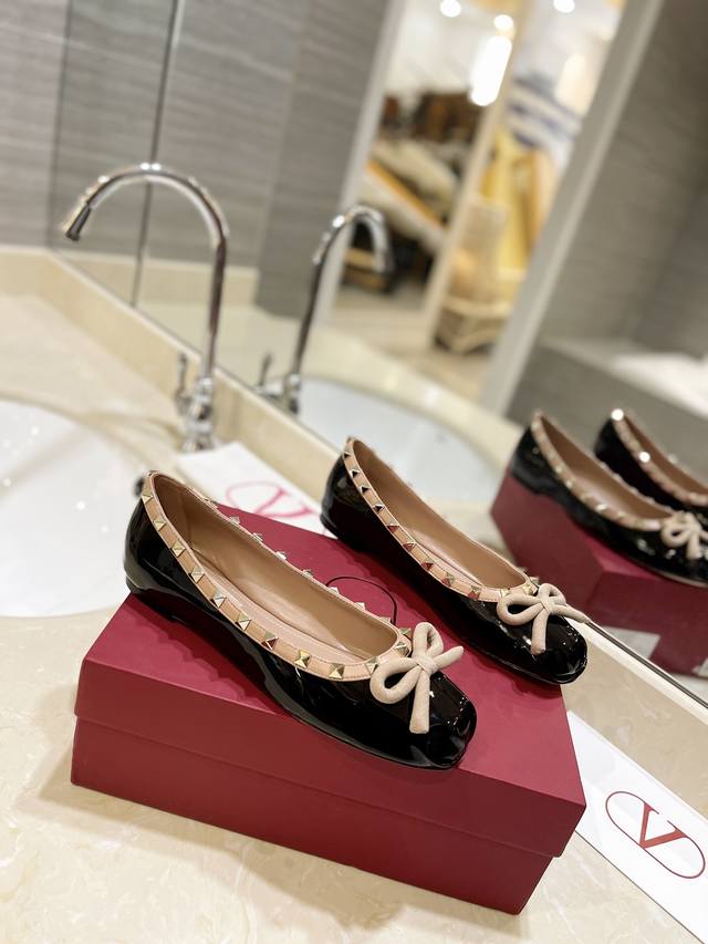 Valentino's latest Valentino ballet flats with bow embellishment. Elegant style,