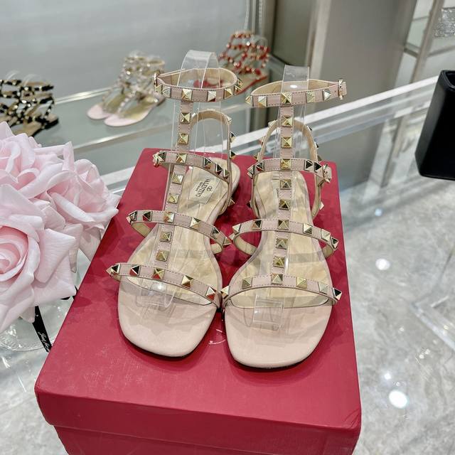 Valentino 221 Purchasing agent level The new season's Valentino slippers are so