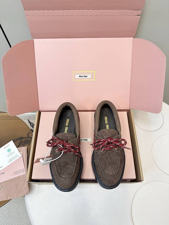 Top version airplane box +20 Miumiu
