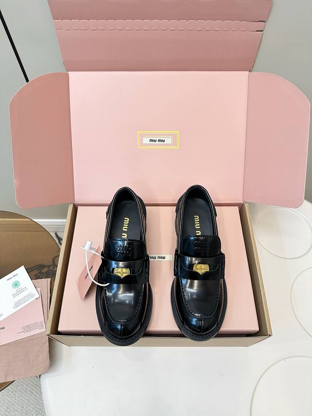 Top version airplane box + 20 Miumiu