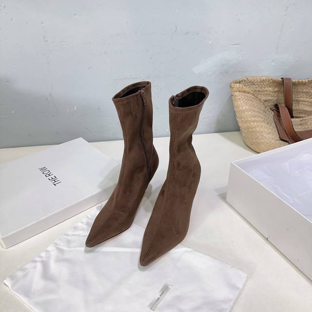 High-quality, factory-made short boots! The Row's new Fall/Winter 2025 simple Tr