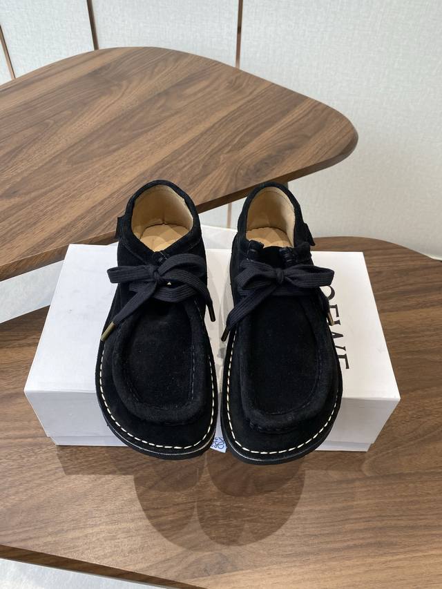 Loafers and BootsLoewe's new autumn/winter 25 loafers and ankle boots are here!T