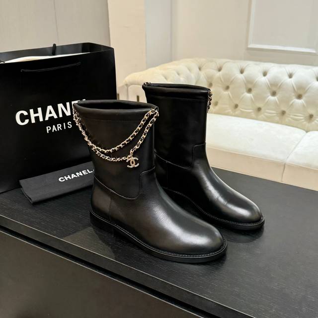 New Fall/Winter Chanel 25B Four-Leaf Clover Double C Buckle Chain Boots Suede A