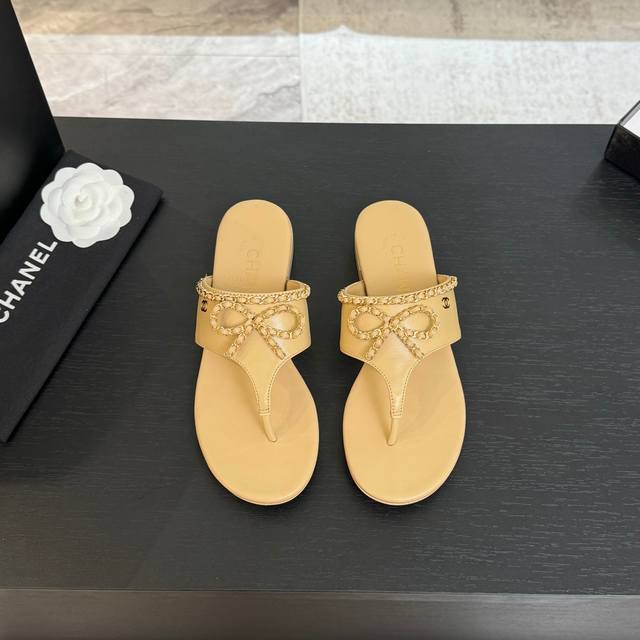 Chanel 25B chain bow flip-flops Summer always needs a pair of slippers with a se