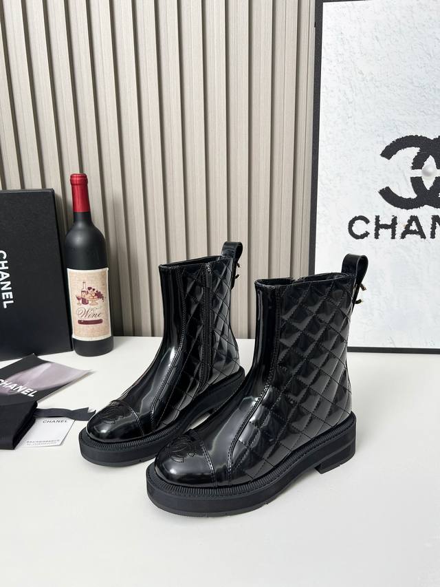 The 2025 Chanel Fall/Winter blockbuster is here! Seen on the Paris catwalk, a mu