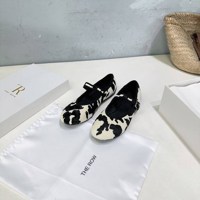 High-quality factory-made shoes! Niche fashion brand The Row's new Fall/Winter