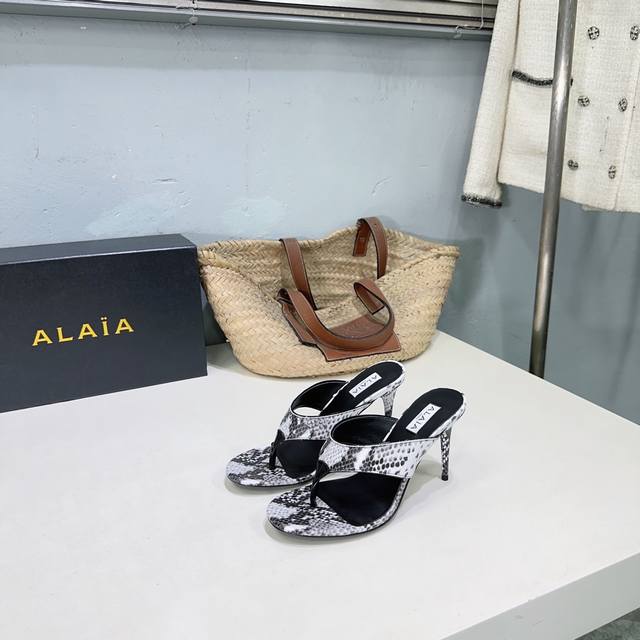 High quality factory delivery! Niche fashion brand Alaia's new autumn and winte
