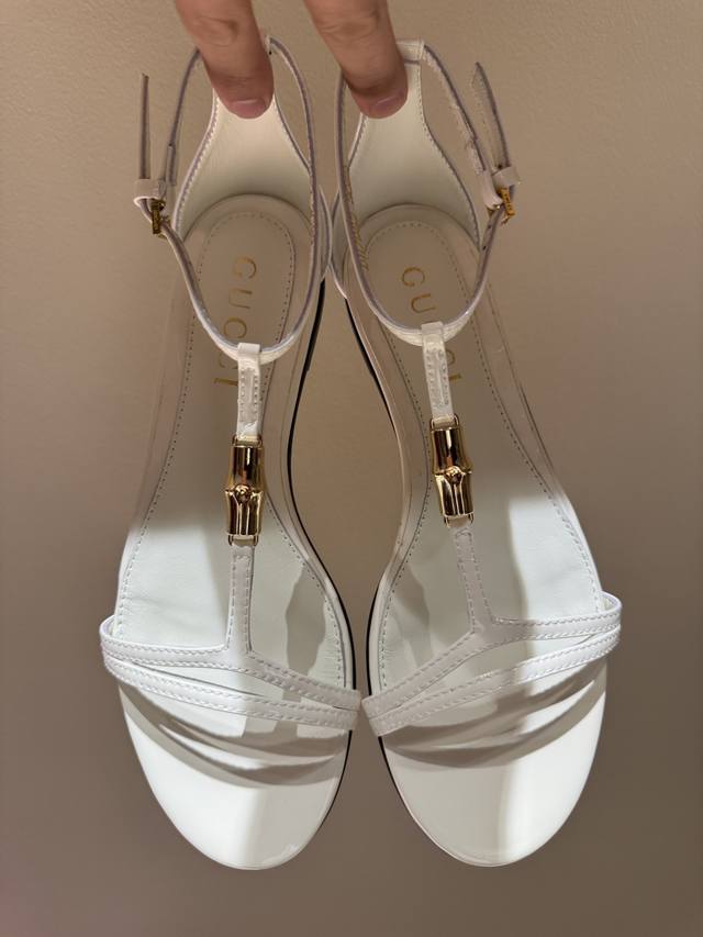 Flat-soled Gucci 25Ss bamboo buckle series sandals The perfect fusion of fashion