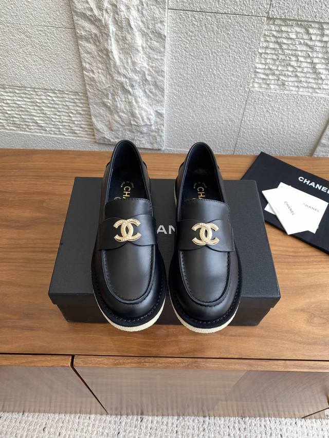 Premium Edition: Chanel 25Ss Autumn/Winter Double C Pearl Buckle Loafers. Chanel