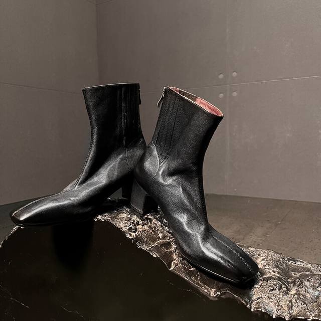 2025Ann Demeulemeester This issue's retro sheepskin ankle boots are impeccable i