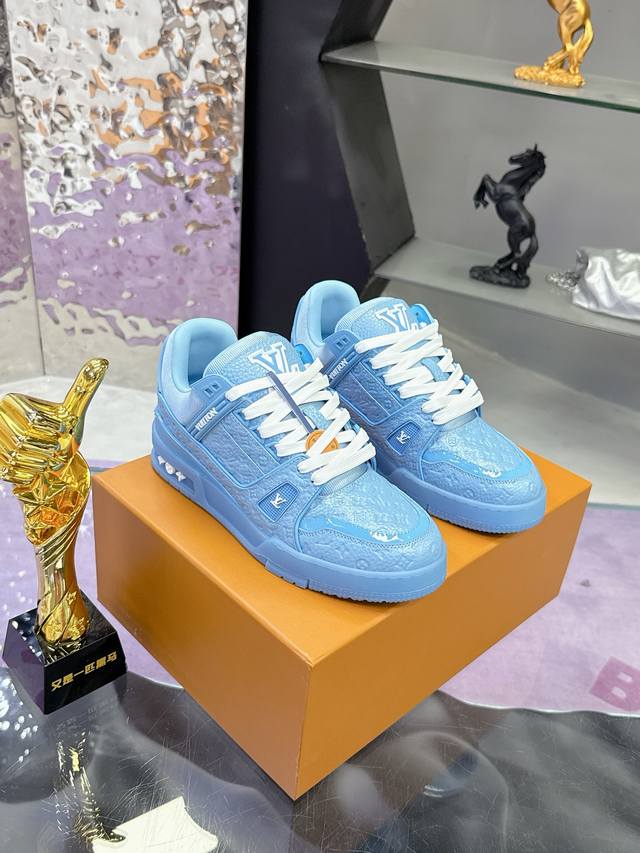 Crafted patent leather embossed counters, the latest new Lv Trainer men's sneak