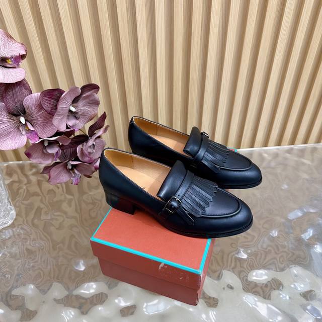 Loro Piana Lp 25 classic and stunning tassel loafers in a British style. Minimal
