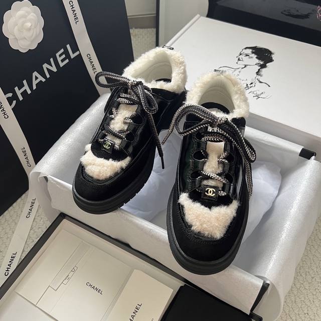 Chane* Chanel's latest sneakers are super practical this season. These black and