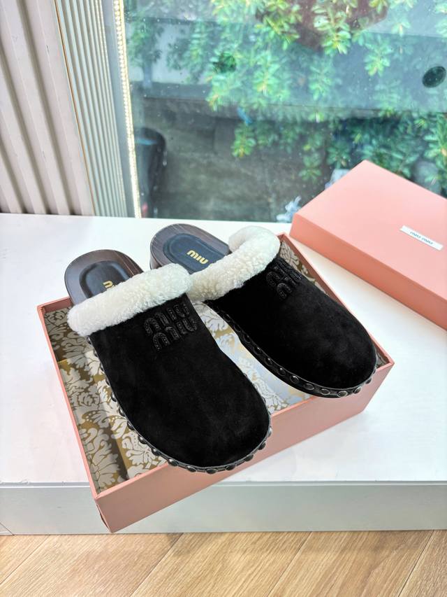 G021 High-top Miumiu fur-and-leather flat slippers. These new fall/winter real f