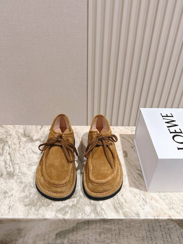 Loewe's hot new style with the overall original last, fashionable and individual