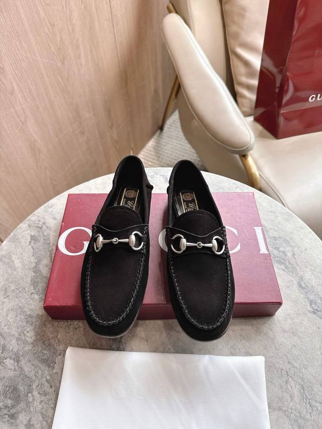 5541-1 Black 35-42 41 42 Made to order, this loafer is crafted from soft, refine
