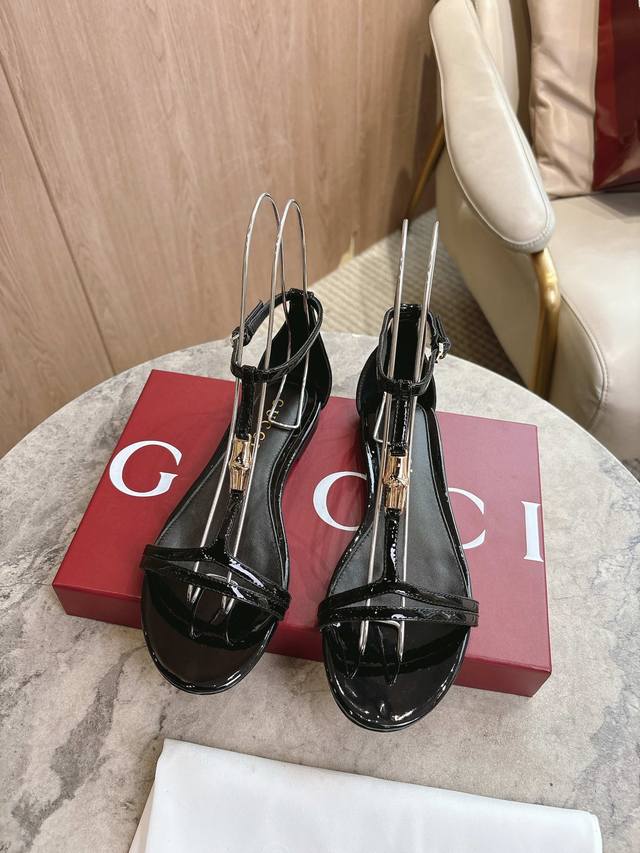 8023-5 Black 35-42 41 42 Non-returnable. These sleek thong sandals are crafted f