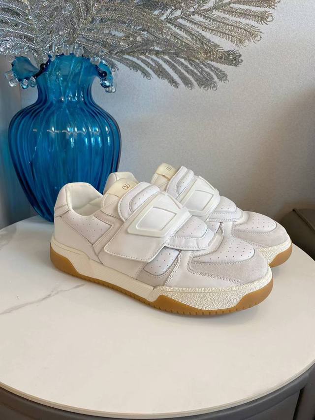 Valentino latest casual sneakers, sizes: 38-46, factory price DDD