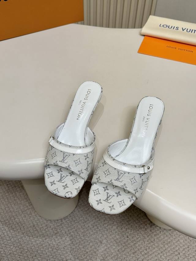 5.5cm heel height. Top-of-the-line fashion essentials, these Louis Vuitton high-