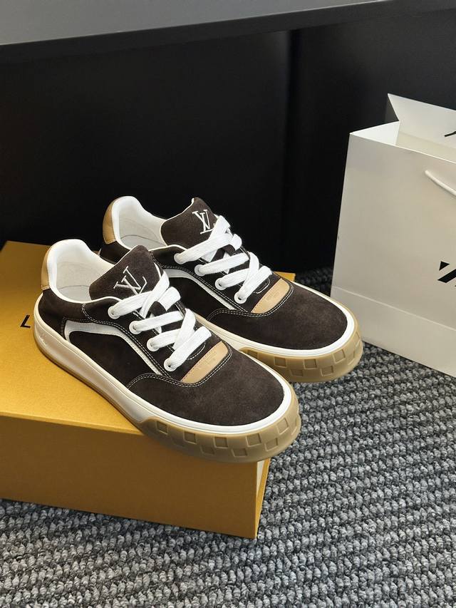 Men's sneakers DDD. Same design as the counter + top-notch craftsmanship, even t