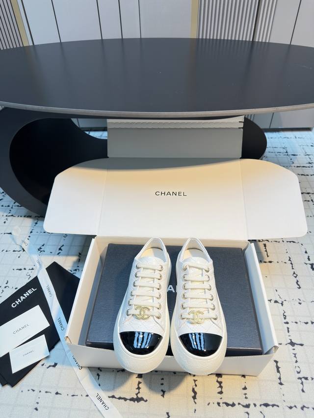 Agent-grade Chanel 25 casual thick-soled big-toe shoes DDD. The upper is made of
