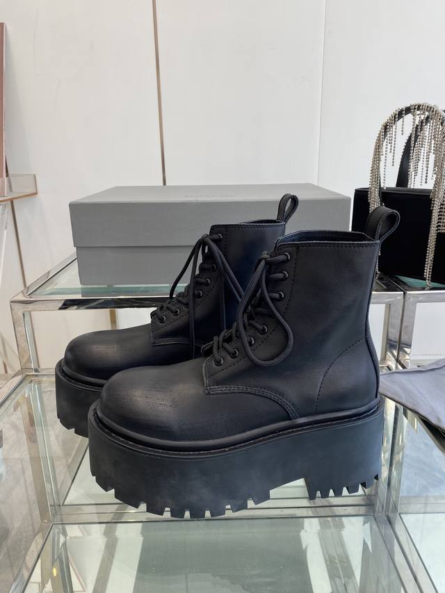 Balenciaga Strike 25Ss new women's platform ankle boots with a fogged distressed