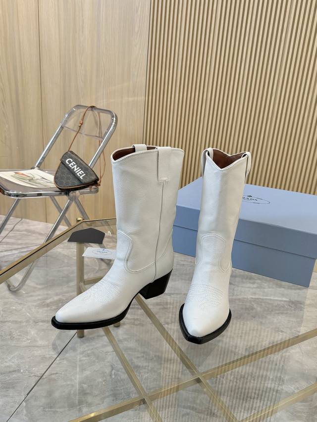 Rubber sole and leather sole DDD. This luxurious version of the classic Prada p