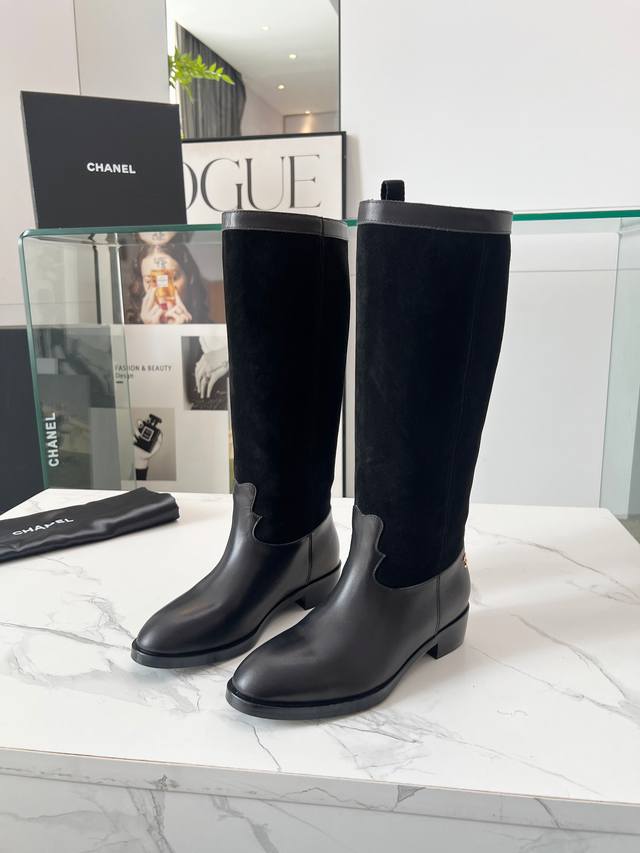 Chanel 25 must-have for autumn and winter