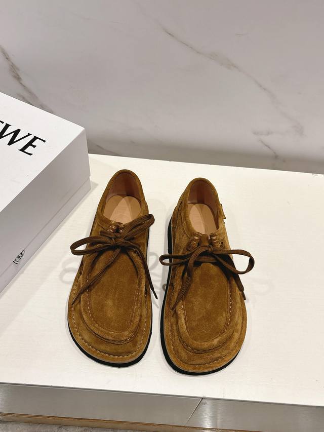 Men and Women**A Must-Have for Fall/Winter 2025 | Loewe Kangaroo Shoes: The Ulti