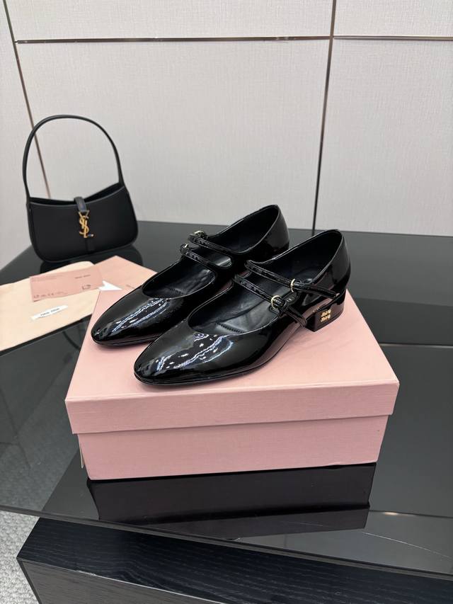 Miu Miu's Autumn/Winter 25 holiday collection, featuring the same style Zhang Yu