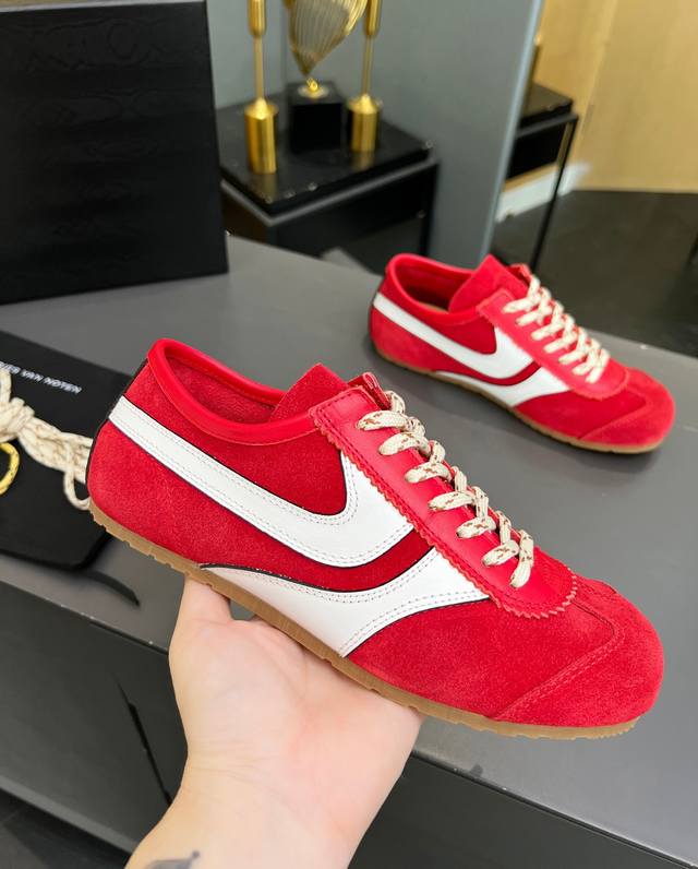 Agent-level Dries Van Noten Dvn certified 2025 marathon retro shoes. The designe
