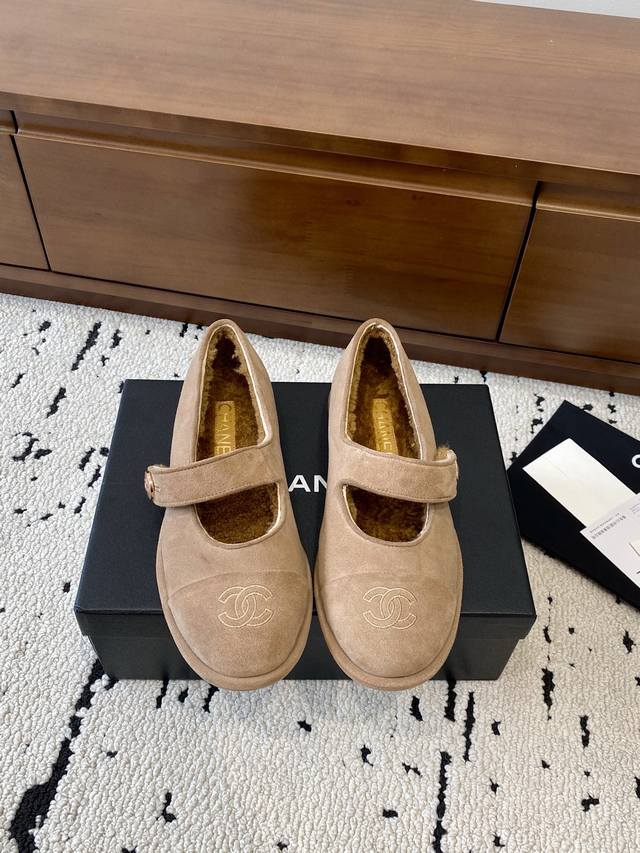 High-end version Chanel 25S genuine leather large-soled furry shoes, a hot new