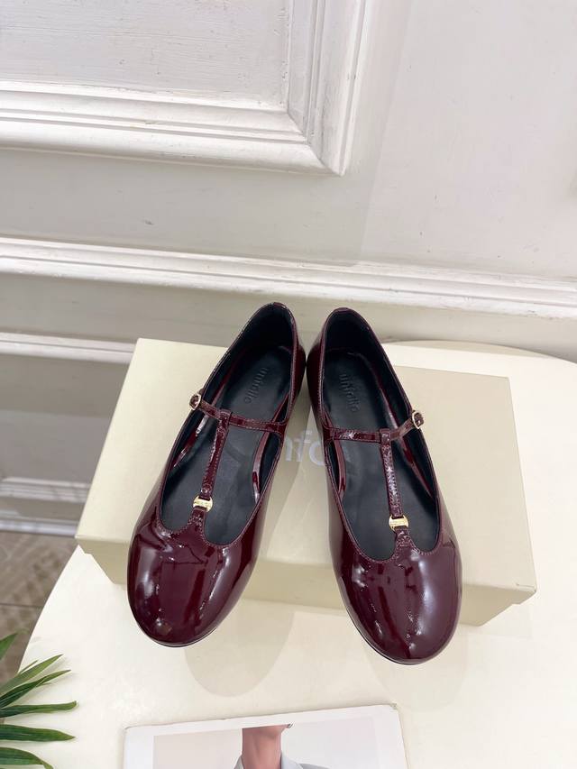 Unfolio 25 Spring/Summer New Arrivals: T-strap Mary Jane Flats DDD. As one of th