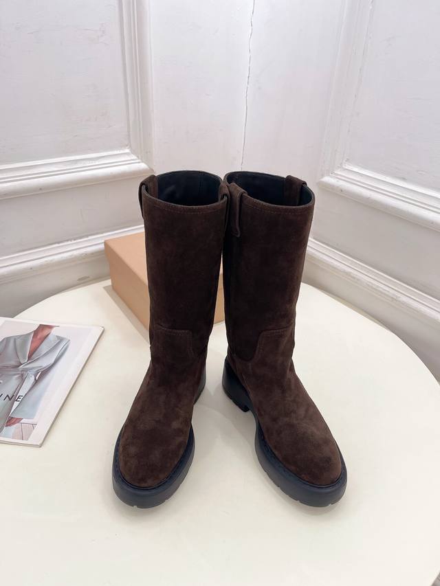 Miu Miu 25 2025 Fall/Winter New Arrivals: The latest runway-style slip-on mid-ca