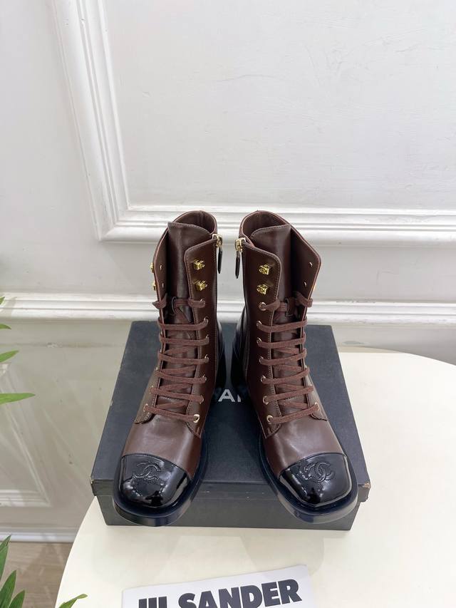 Chanel 25 2025 Autumn/Winter Show New Arrivals Chanel Double C Thick Heel Lace-