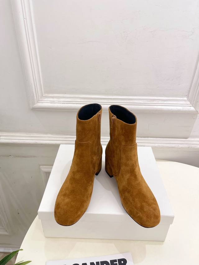 Celine 25 New Fall/Winter 2025 Triomphe retro high-top boots are here! Bs Celine