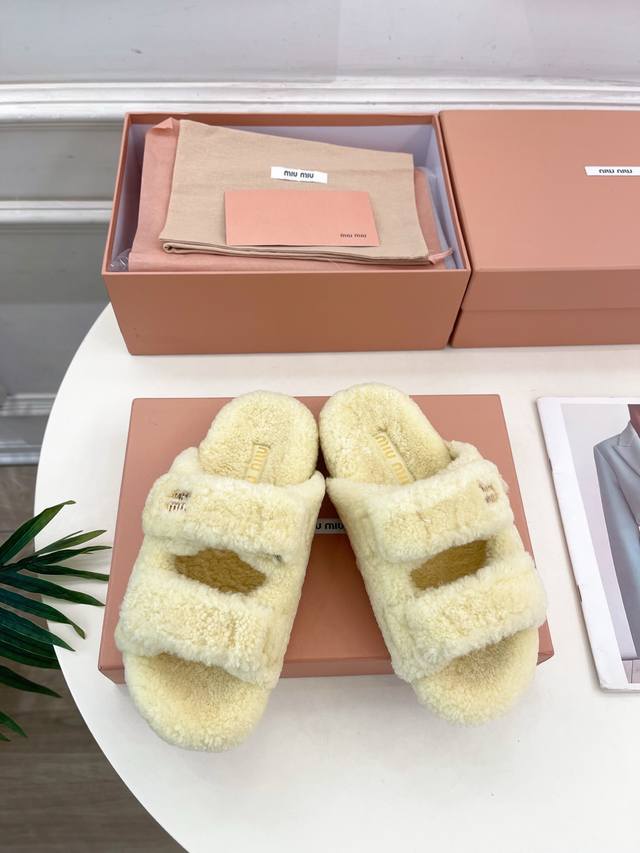 Miu Miu 25 2025 Fall/Winter New Arrivals: The latest runway style, classic doubl