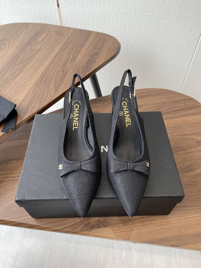 Chanel's new early spring 25Ss block-heeled Mary Janes offer retro French elegan