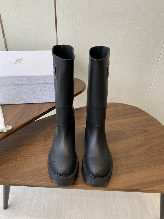 Dior 24Ss new fall/winter British-style brogue thick-soled Martin boots! The ver