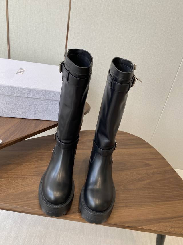 Short boots and tall boots Di0R Dior's new autumn/winter 2025 high-top boots wi