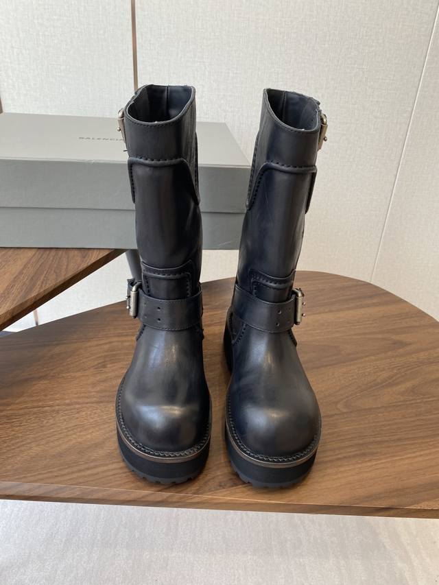 Balemciag25Ss Cool Girl Essential Series Dark Style Venom Boots A new fashion fa