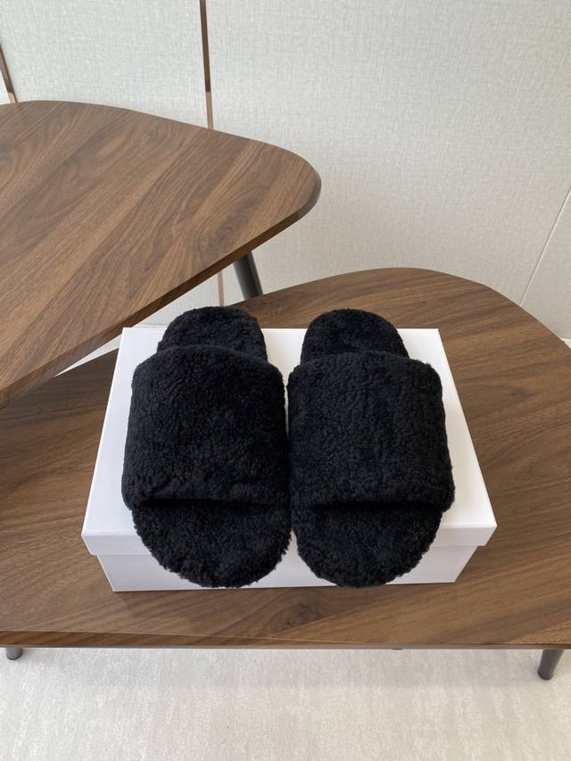 New Fall/Winter 25Ss The Row Cute Lambswool Slippers. Fashionable and versatile