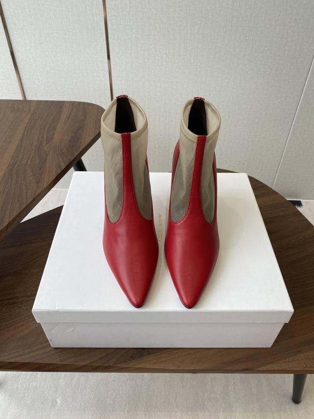 Short boots and high boots The Row 2025 minimalist luxury is once again accurate