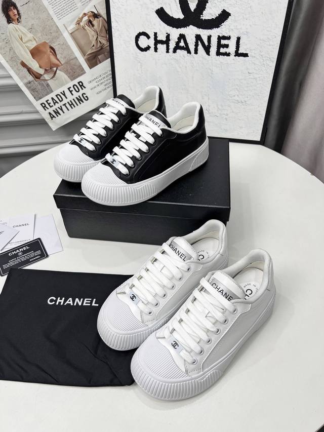 Hello, ladies, today I'm bringing you a pair of versatile Chanel shoes for fall.