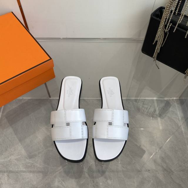 40024 New color, fully enclosed midsole, completely redesigned Herm