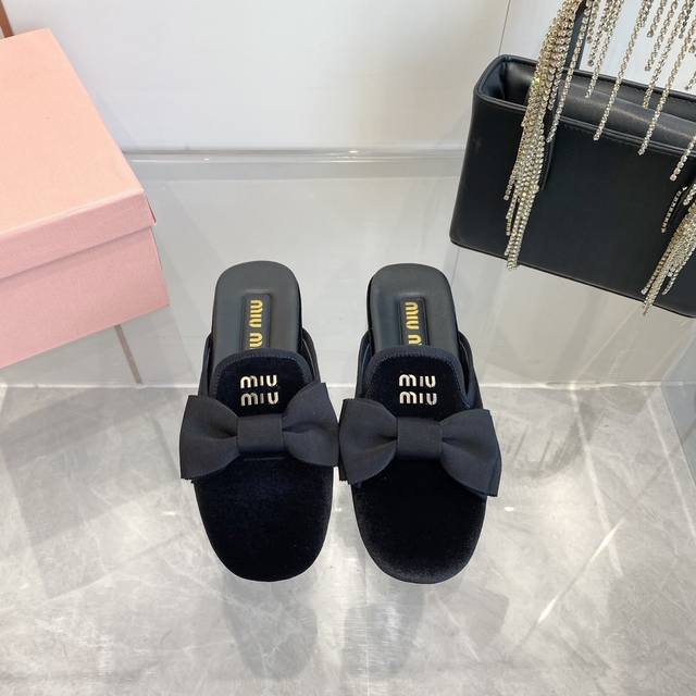 Miumiu Holiday Series Velvet Series Bow Loafers Exquisite and compact, versatile