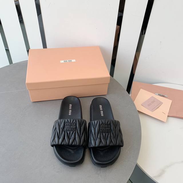 Miumiu's top-of-the-line sandals are a 1:1 model, instantly outselling all other