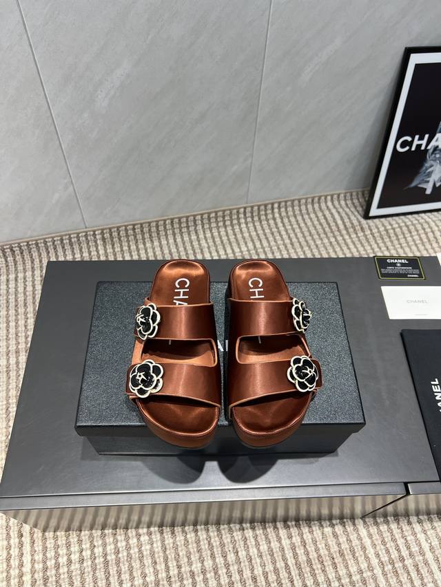 Factory: Exclusive, premium edition Chane*L Xiaoxiang's 2025 Vs hit beach sanda