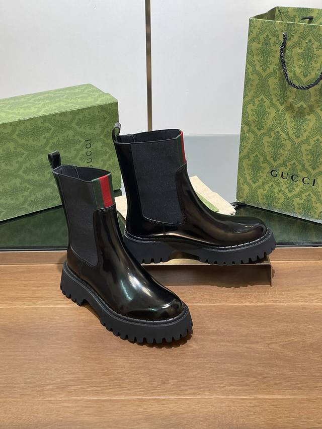 Gucci's new autumn/winter collection: red and green webbing elastic ankle boots